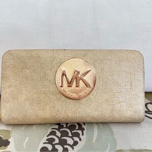 Michael Kor s wallet in beige/gold